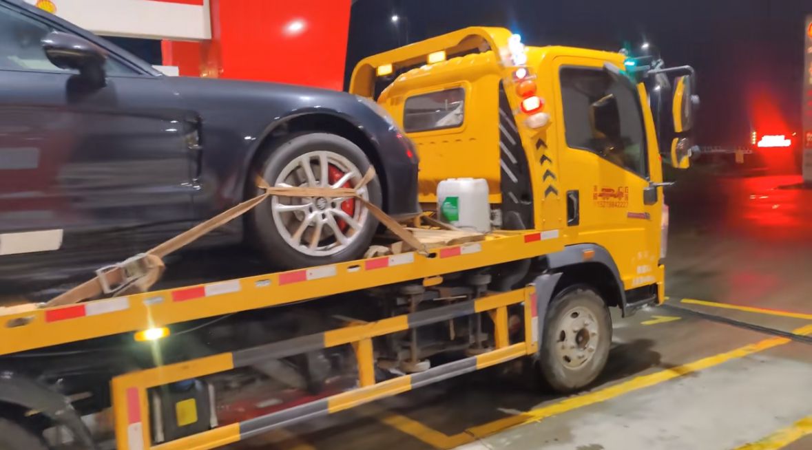 卢湾行车途中遇到突发状况该如何呼叫道路救援？